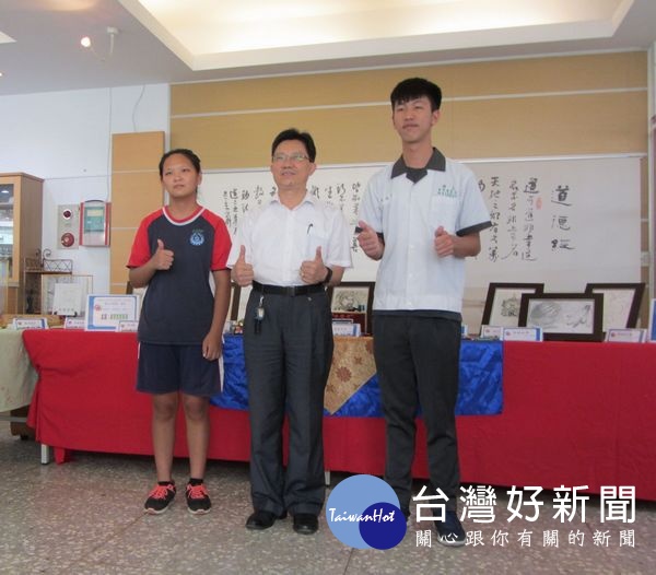 畜產保健科蘇詵輝、農場經營科李家淳、詹捷涵錄取國立屏科大公費生,成為國家加速培育的新農民。地方中心