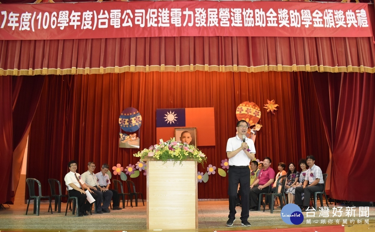 魚池鄉長陳錦倫參與頒獎典禮致意。