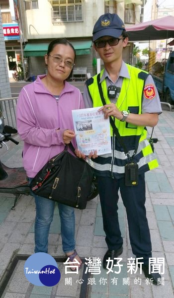 萬安41號演習將至，北港警方利用村里座談會及到各社區活動中心、賣場及金融機構宣導，讓民眾確實注意配合。（記者陳昭宗拍攝）