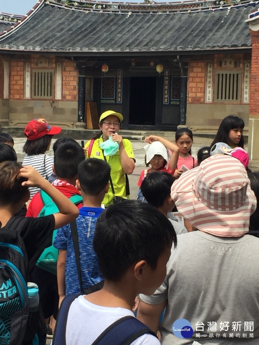 為提振客家文化,大溪區辦理一系列的客家文化活動,有微旅行及古蹟參訪等,場面熱烈。
