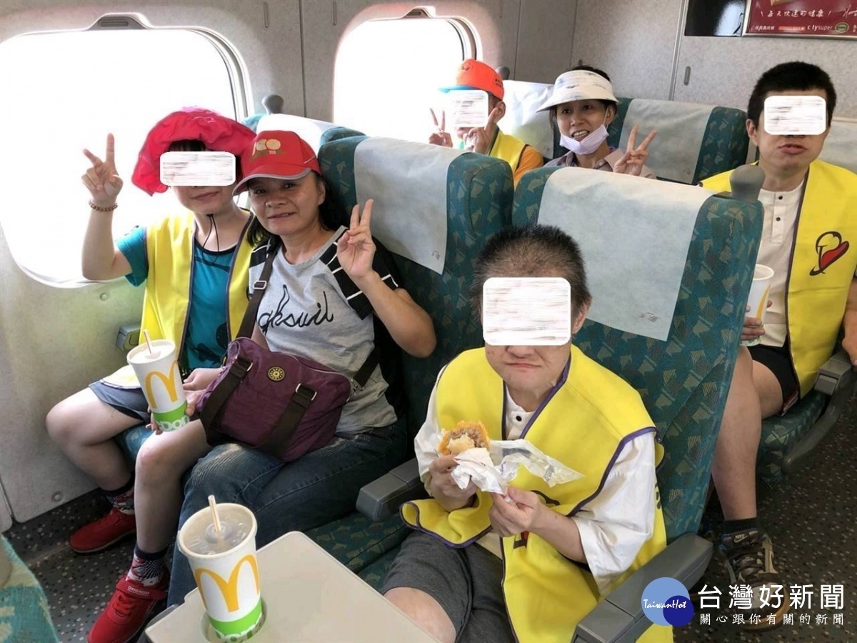 高鐵關懷列車這次特地來到平鎮教養院，安排院生們，搭乘高鐵列車從桃園前往台中的新社古堡出遊。