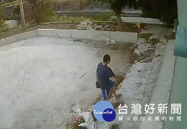 監視器清楚拍下竊嫌得手後離去的影像,警方循線逮人。(記者陳昭宗拍攝)