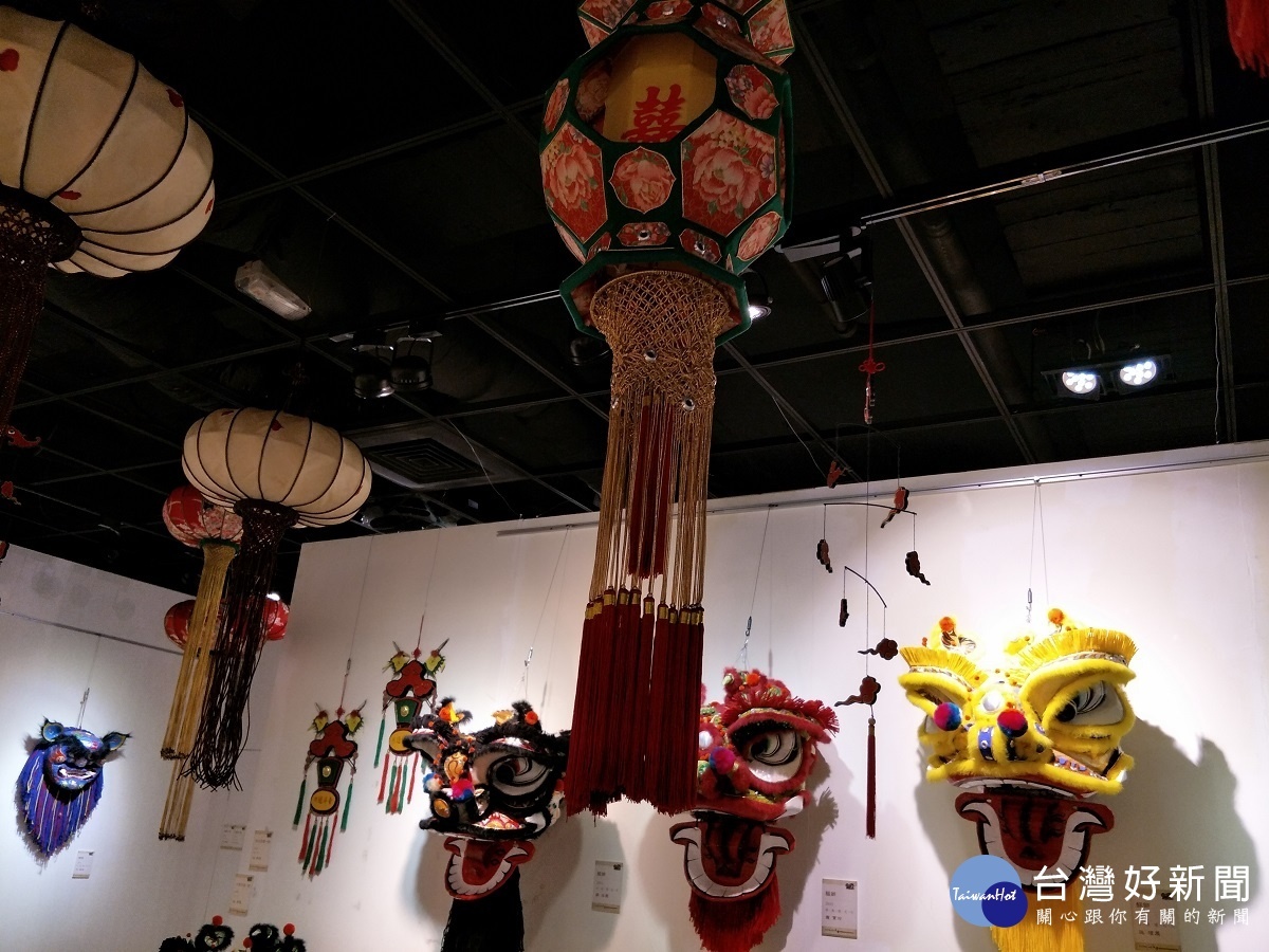 施順榮老師閩獅面具展作品。(圖/記者鄧富珍攝)