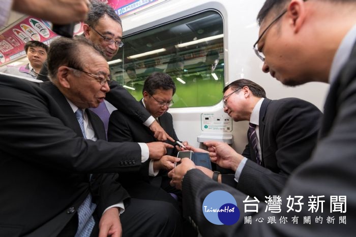 鄭文燦表示,意向書內容包括廣告交換、套票優惠、彩繪列車交換等,未來將有更多交流項目,開展更好的合作。