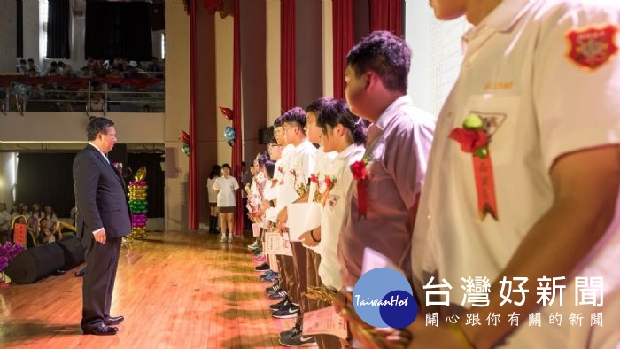 桃園市長鄭文燦,出席「106學年度桃園市立楊梅高級中等學校畢業典禮」。