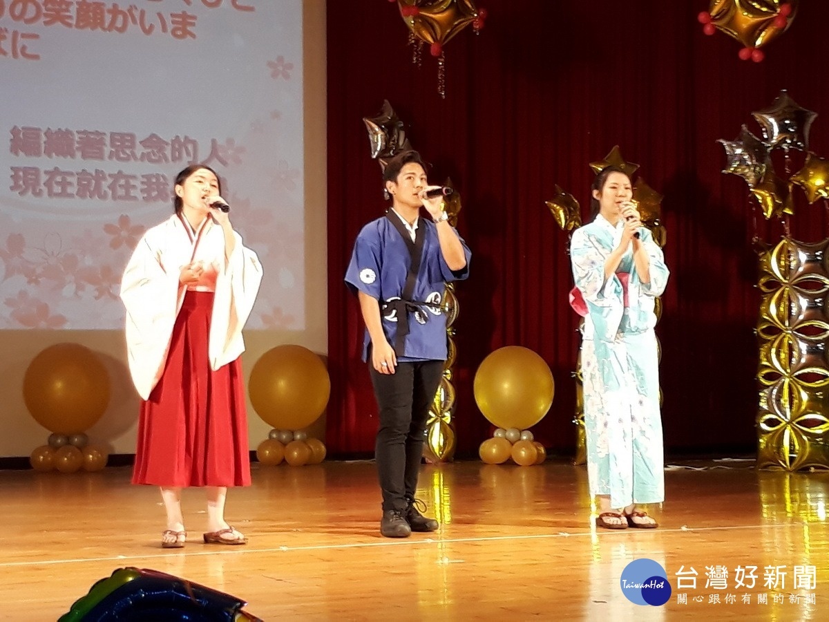 應日科畢業生帶來在高知縣夜來祭YOSAKOI,展現水商學子的國際視野與多元文化。