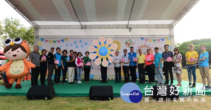 王明德表示,民眾可以由現場攤位認識桃園市環境教育設施場域、認識環境教育的多元面向及桃園市的環境特色。