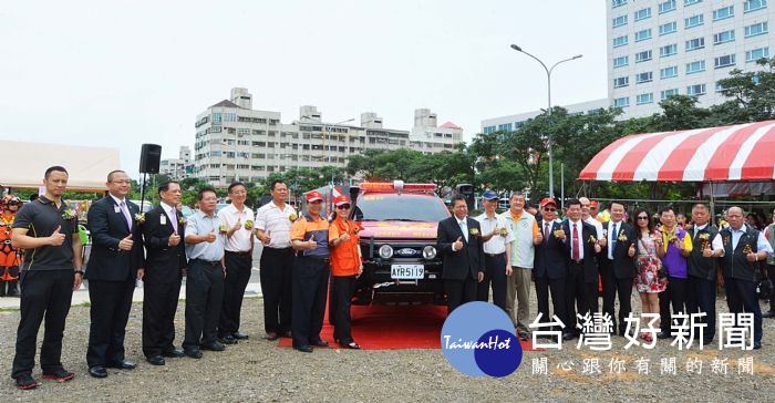 桃園市長鄭文燦,出席「桃園市迅雷救援協會創會十周年慶祝活動暨全地形救災車、後勤器材車捐贈典禮」。