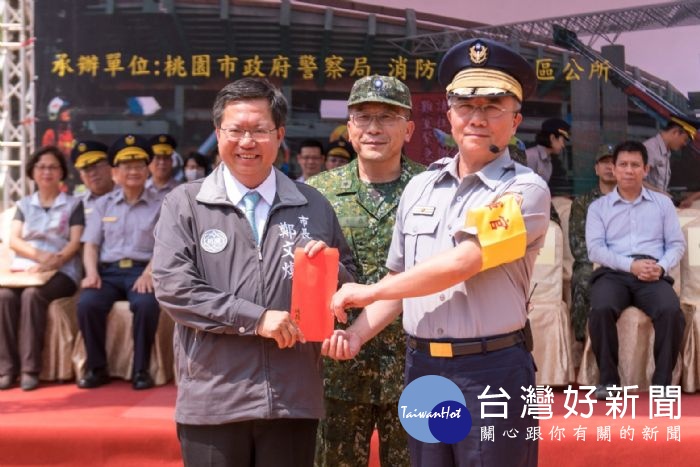 鄭市長表示,感謝警消同仁及桃園高中的同學積極準備,讓演習平順圓滿。