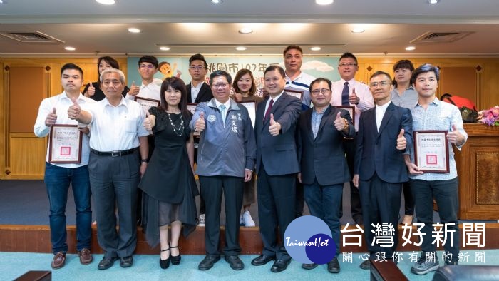 鄭市長表示,這項活動是桃園補教業深具愛心與社會關懷的亮點,亦為桃園補教產業帶來更多正面形象。