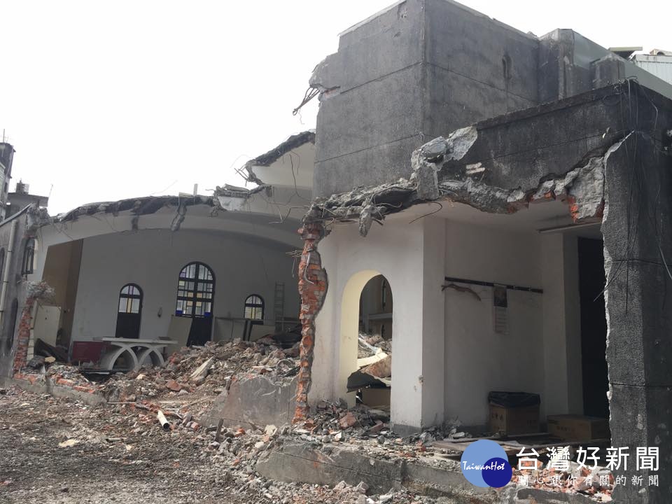 歷史建築「礁溪天主堂」連夜被拆成廢墟(圖/翻攝孫博萮臉書)