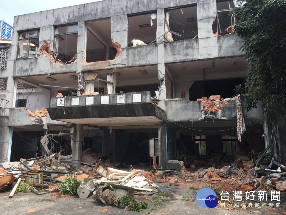 歷史建築「礁溪天主堂」連夜被拆成廢墟(圖/翻攝孫博萮臉書)