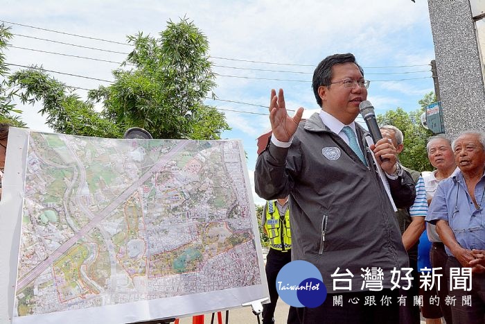 桃園市長鄭文燦前往中壢區新生路446巷底,視察中壢區興南國民中學遷校預定地。