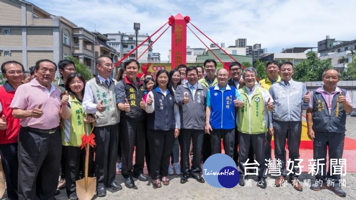 鄭市長表示，樹仁一街瓶頸路段，完工後讓大樹林地區各社區之間有完整的道路系統，提升大樹林地區的發展。