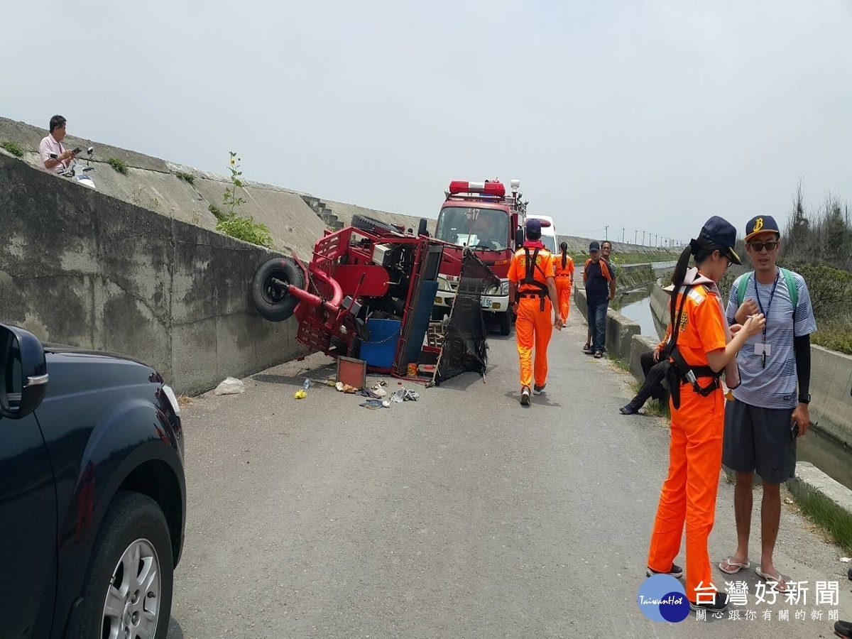 學童校外教學搭蚵車翻覆　造成9名學童及領隊受傷送醫