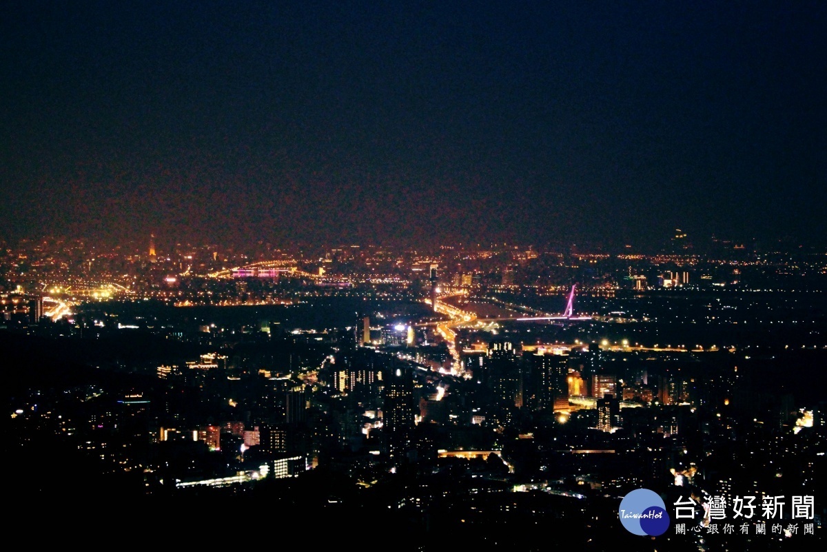 四季長廊夜景（圖／台北市大地工程處提供）