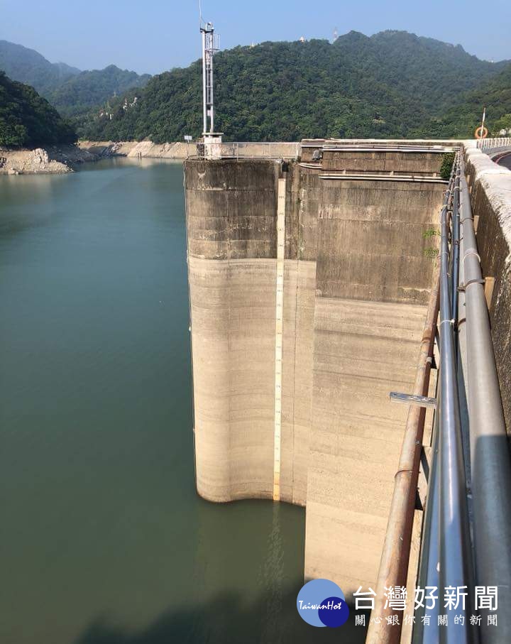 石門水庫十一日終於進帳，對解決缺水一事，略有助益。