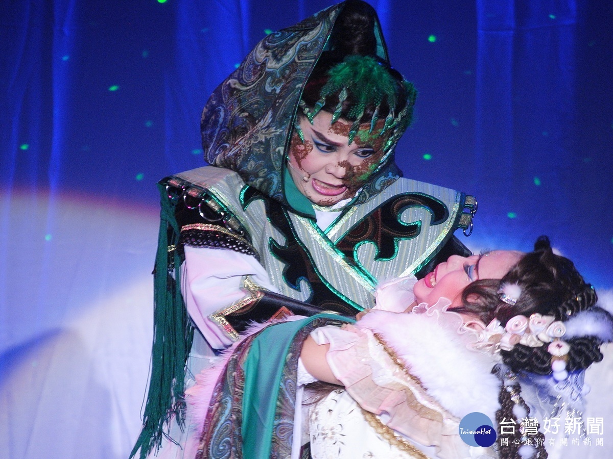 2018桃園藝術巡演，明華園天字戲劇團演出《碎魔劍》之劇照。