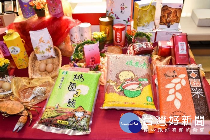 鄭文燦表示，歡迎北部地區朋友在端午節連假，到台北車站逛逛並選購桃園好物。