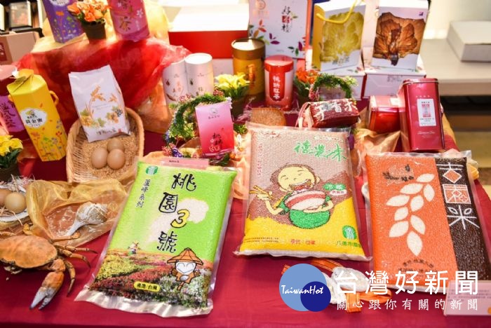 鄭文燦表示,歡迎北部地區朋友在端午節連假,到台北車站逛逛並選購桃園好物。