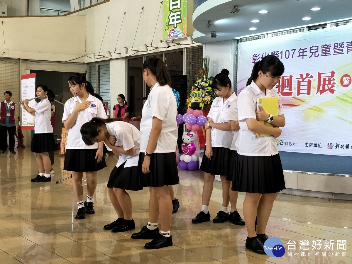 彰化縣107年兒童暨青少年詩畫創作比賽得獎作品發表。圖/記者鄧富珍攝