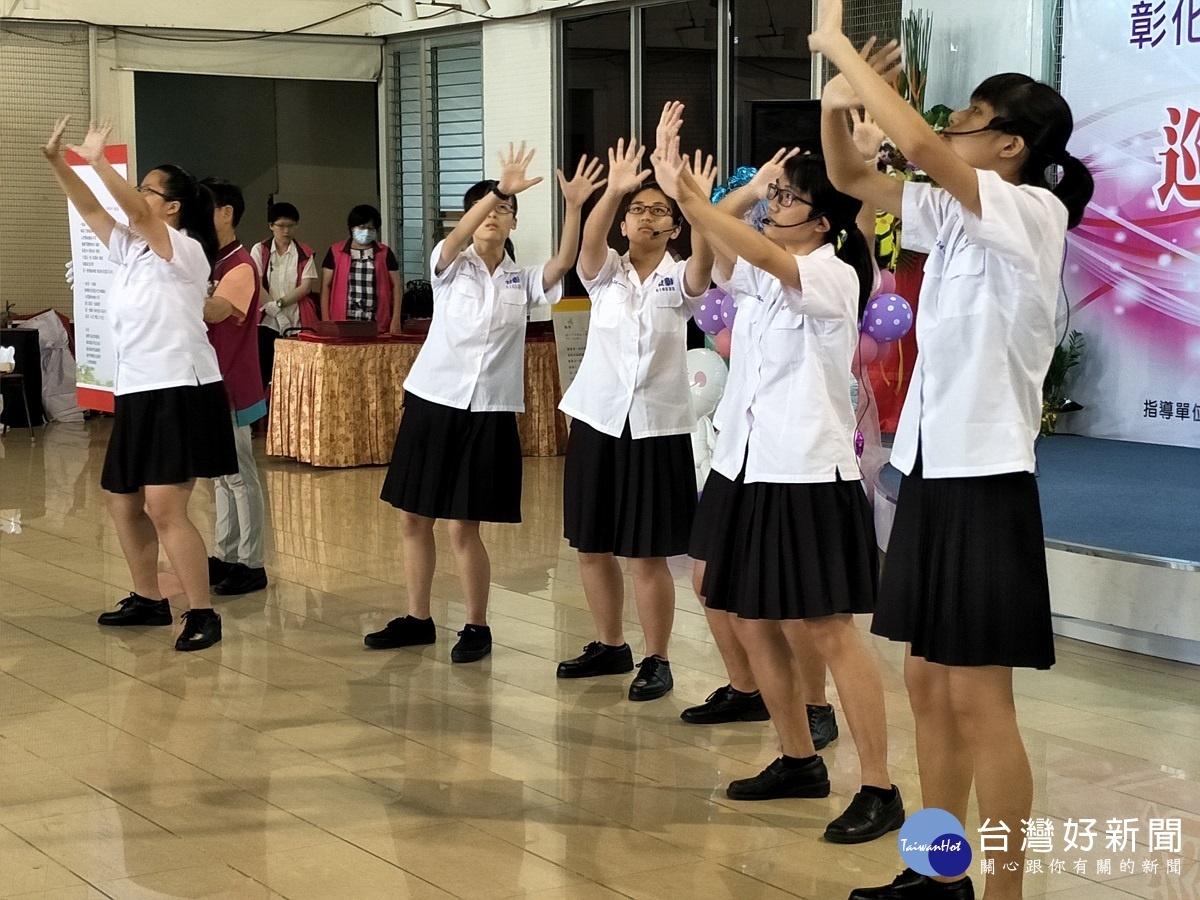 彰化縣107年兒童暨青少年詩畫創作比賽得獎作品發表。圖/記者鄧富珍攝