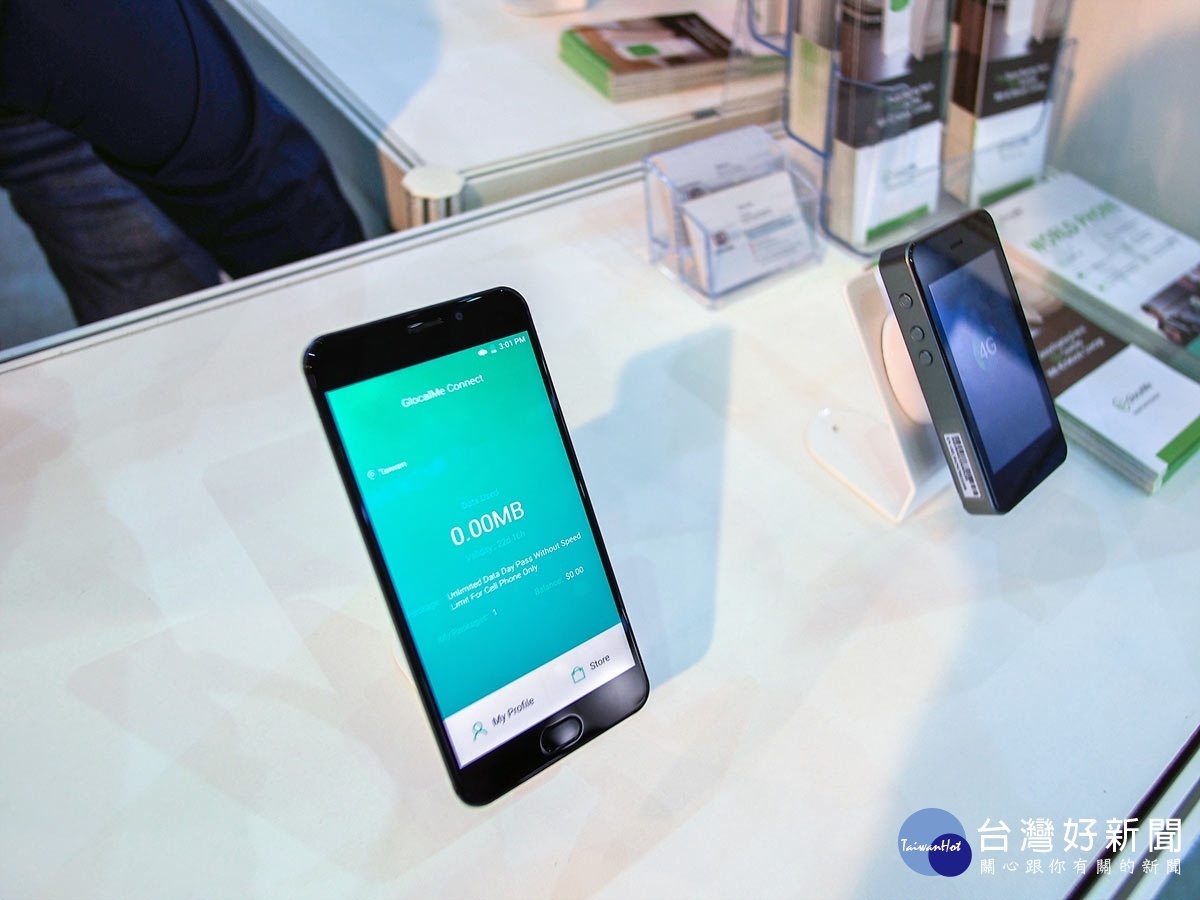 uCloudlink於現場展示世界手機S1及行動WiFi分享器。(圖/桔豐科技提供)