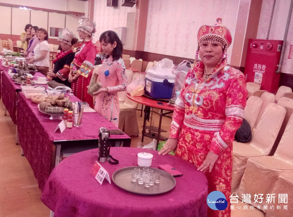 端節將屆,居住在桃市的外籍配偶在主辦單位的邀集下,參與粽愛飄香端午關懷新住民交流活動。