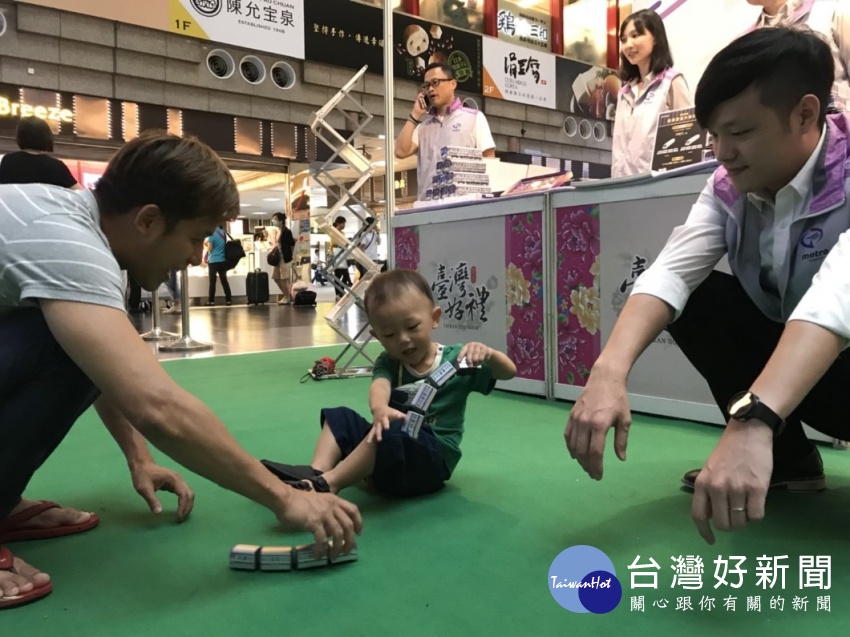 桃捷公司於台北車站「食在遊趣 桃花園」實體販售桃捷限量Q版迴力車，不僅成為展場焦點，更是賣翻天。