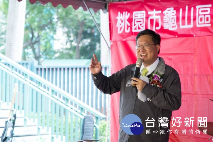 鄭市長表示，中和路人行步道改善工程，相信將為壽山高中學生和中和南路周邊住戶、商圈帶來更多方便。