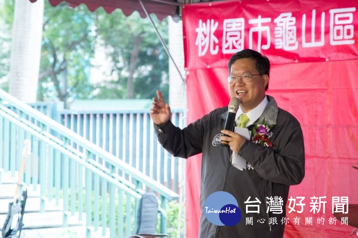 鄭市長表示,中和路人行步道改善工程,相信將為壽山高中學生和中和南路周邊住戶、商圈帶來更多方便。