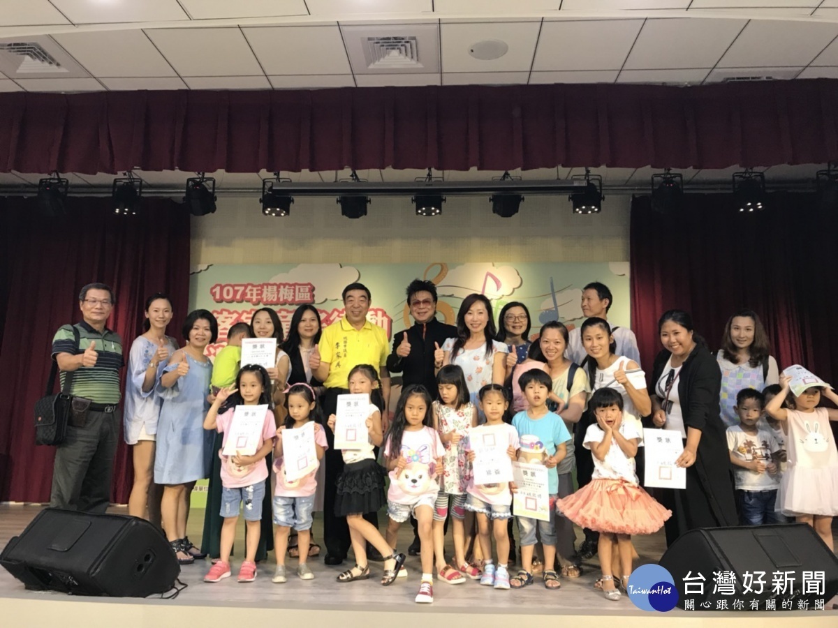 李憲明秘書長表示，在快樂的氛圍中學習客語，並從舞台表演中培養穩健的台風及建立自信。