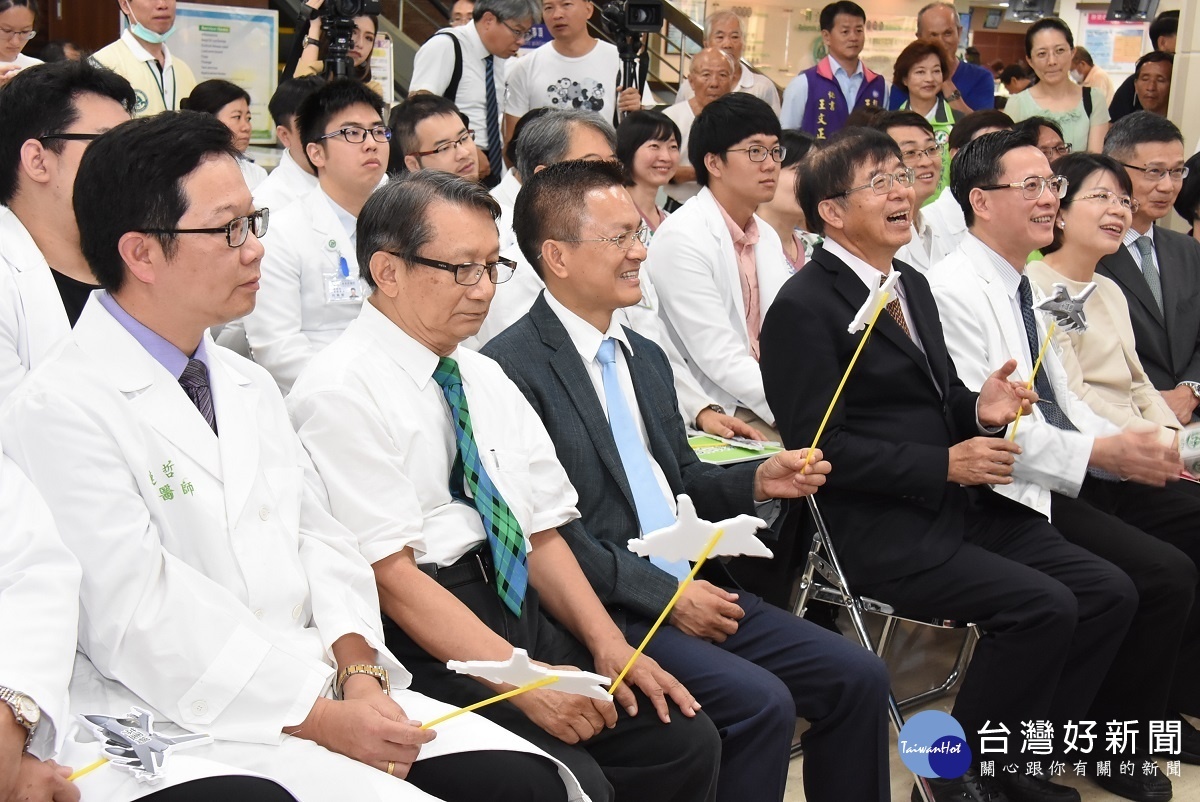 彰基醫院舉辦「彰基醫療航艦‧齊力精準啟航」儀式,彰化縣長魏明谷與衛生福利部中央健康保險署署長李伯璋出席表示支持。