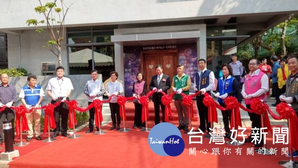 鄭文燦市長主持,市立圖書館紅梅分館及紅梅里市民活動中心完工剪綵啟用典禮。