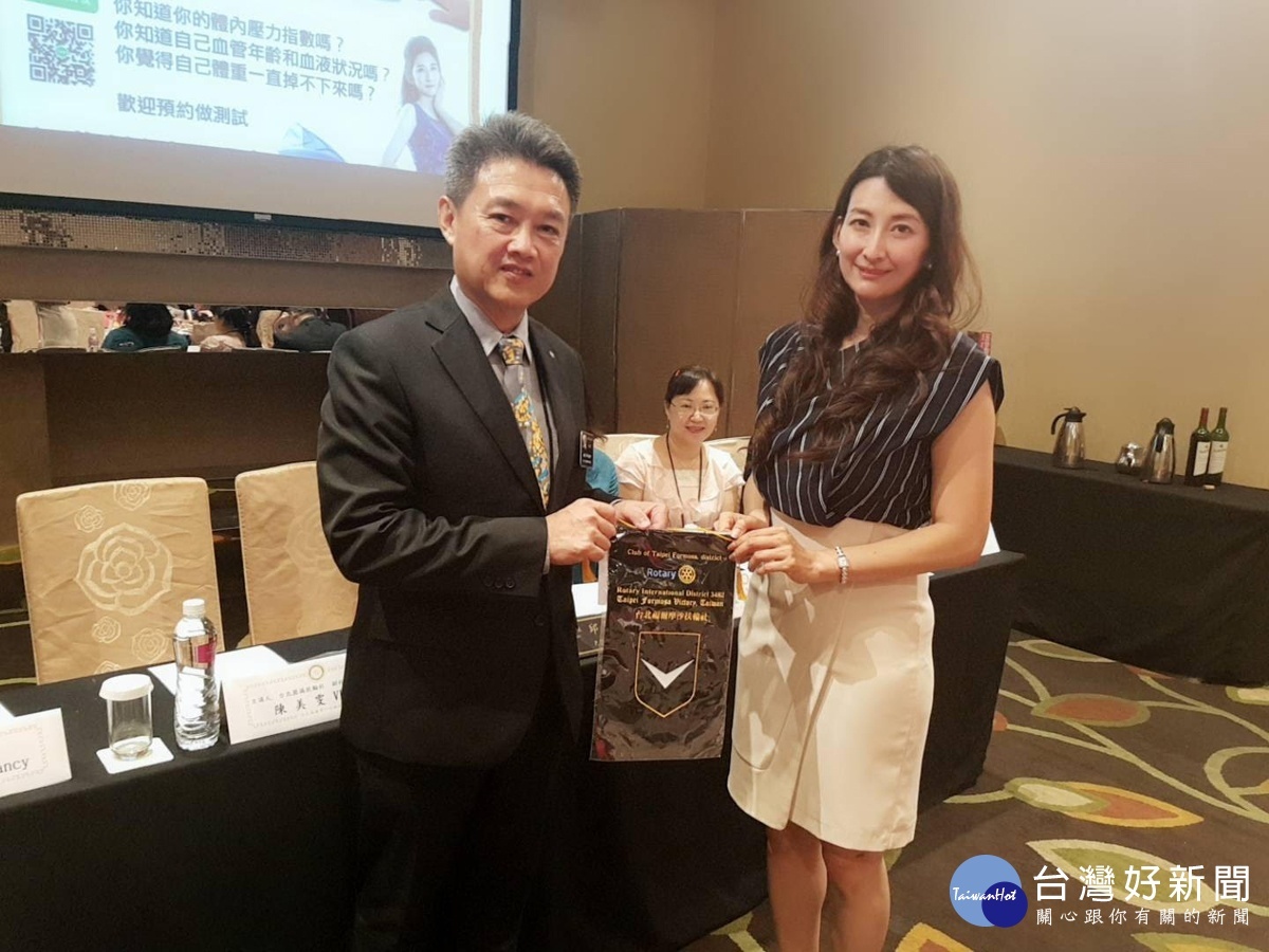 陳美雯在腦力開發課程接受演講、教課能力的訓練,而這項能力也成為她日後在創業時的重要養分。(圖/黃千碩天才學院提供)
