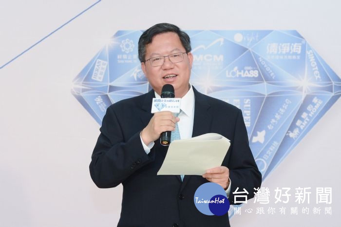 鄭文燦表示，市府連續舉辦11屆桃園市績優企業卓越獎，今（107）年共選拔出24家績優企業。