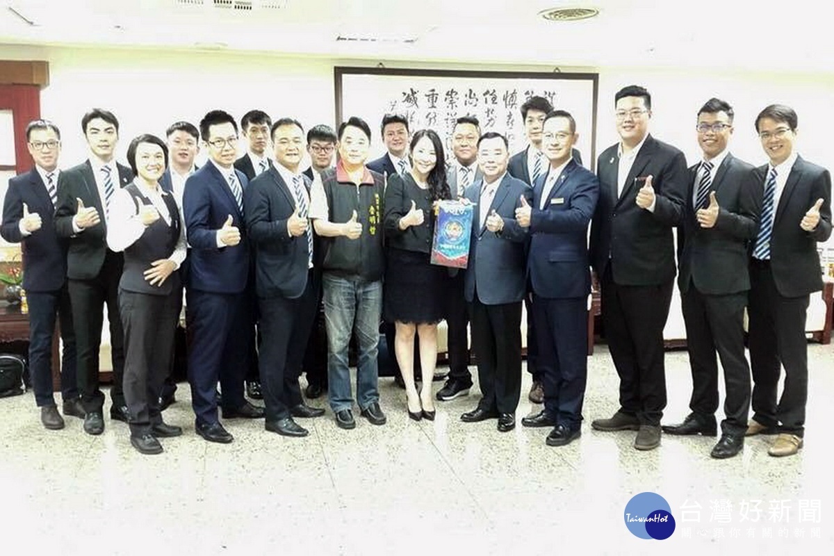 中壢青商會在會長羅玉玲率同中,前往桃園市議會拜會議長邱奕勝。