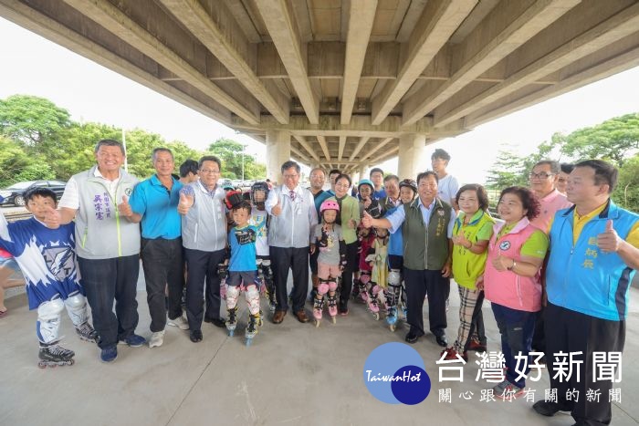 桃園市長鄭文燦,出席「台66線坑尾里至藍埔里橋下空間里民休閒公園步道及停車場竣工啟用典禮」。