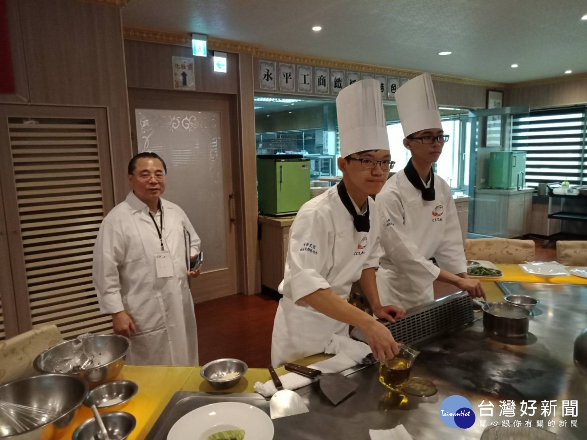 由中華民國鐵板燒廚藝協會所舉辦「第一屆鐵板燒廚藝邀請賽」,決賽在桃園永平工商高級中等學校舉行。(圖/范文濱攝)