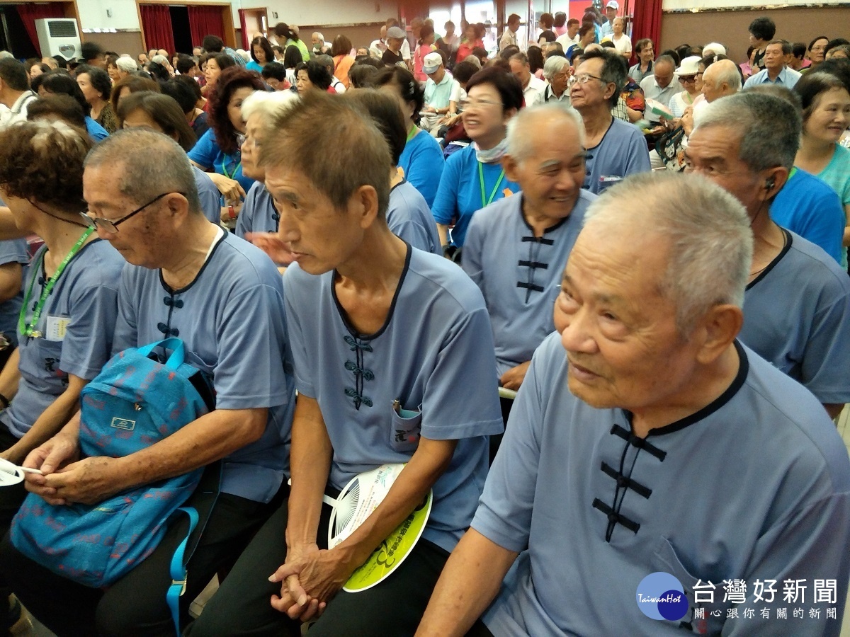 長青大學「太極拳班」成果。圖/記者鄧富珍攝