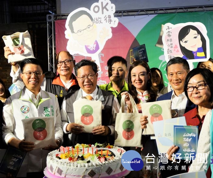 現場特別準備鄭文燦市長、蔣絜安局長,2人Q版人像生日蛋糕給市長及局長滿滿的驚喜與祝福。