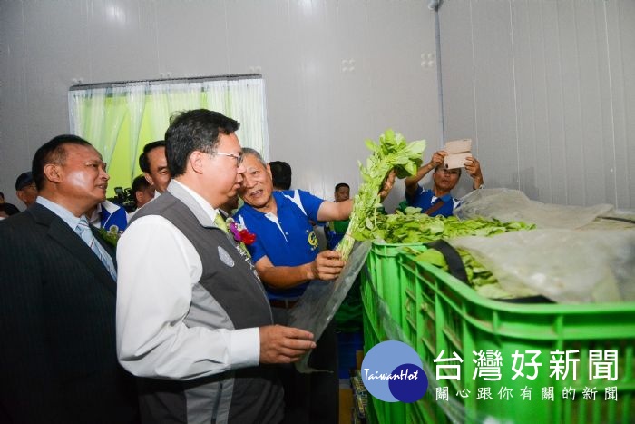 鄭市長表示,預估颱風期間每日可以調配100至150噸的蔬菜量,供應8至10天的蔬菜需求。