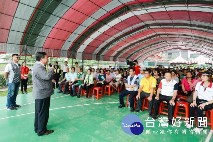 鄭市長表示,由大園區公所負責興建天幕球場及市民活動中心,將具備良好的抗風、排水、照明功能。