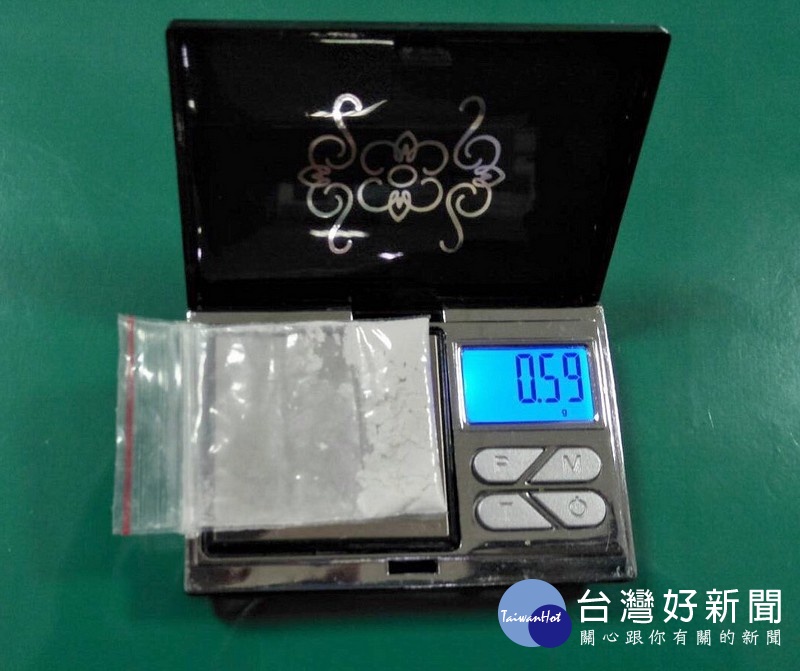 北港警方執行青春專案威力掃蕩，提高夜間見警率，陸續查獲酒駕、通緝犯及毒品等案。（記者陳昭宗拍攝）