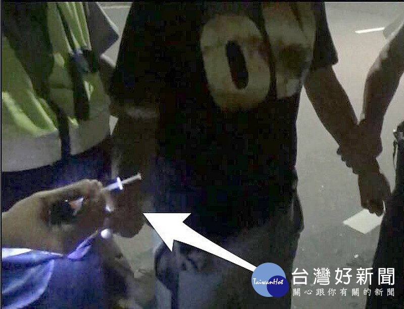 北港警方執行青春專案威力掃蕩，提高夜間見警率，陸續查獲酒駕、通緝犯及毒品等案。（記者陳昭宗拍攝）