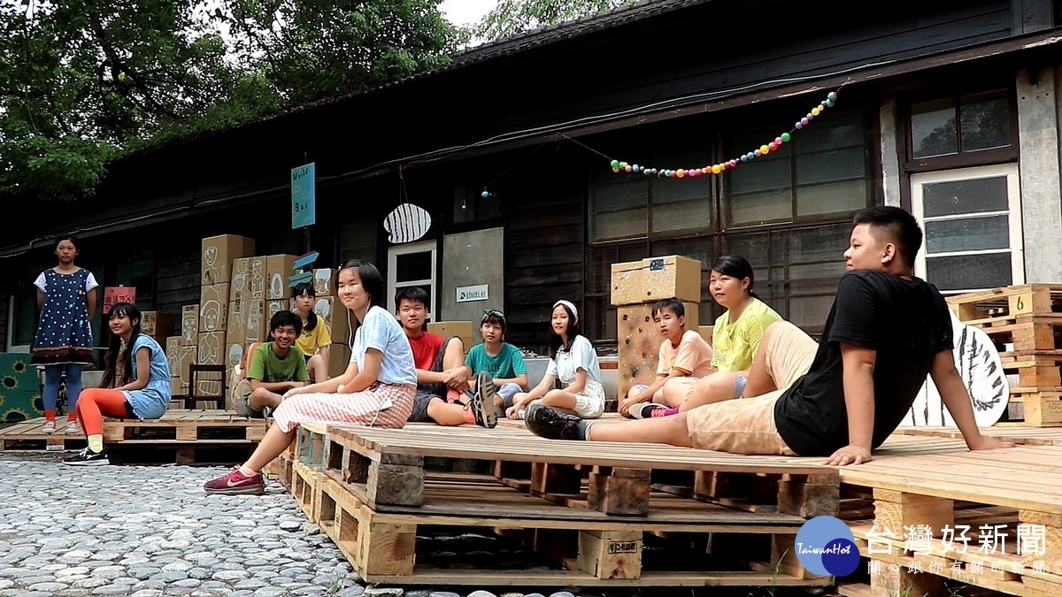 明信片在路上:青春,說走就走!演出集集國中學生在集集的成長故事。