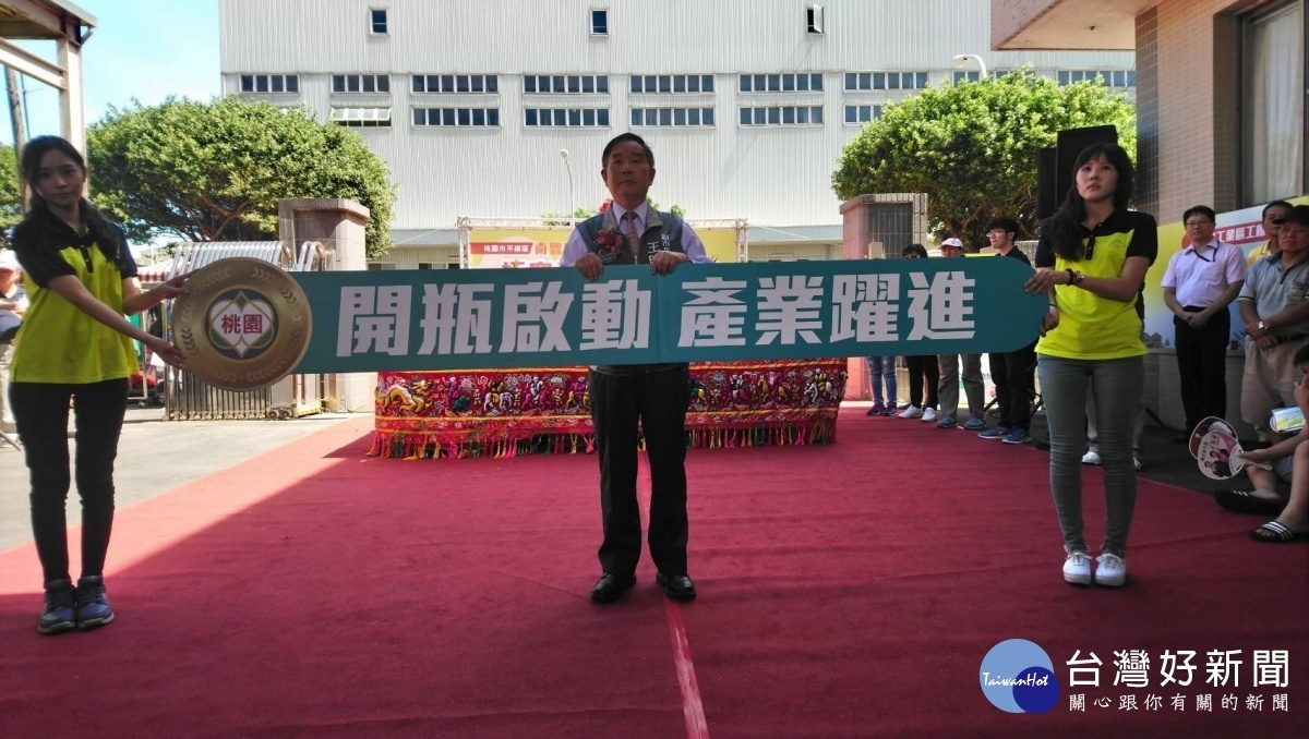 王明德表示,包含現有道路拓寬、設置擋土牆、排水及照明工程等,預計(107)年12月完工,提供道路品質、保障居民安全。