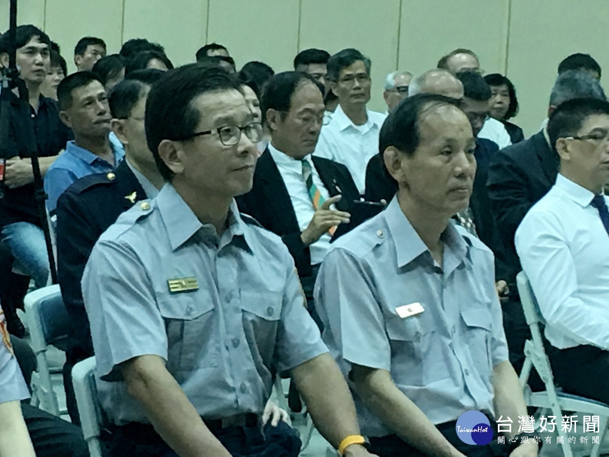 南投縣2位警局副局長郭仁賓(右)與林樹國。(記者扶小萍攝)