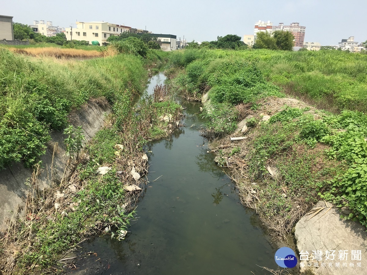 雨季排水溝未疏濬導致淹水 福興鄉長抱怨縣府拿錢不辦事