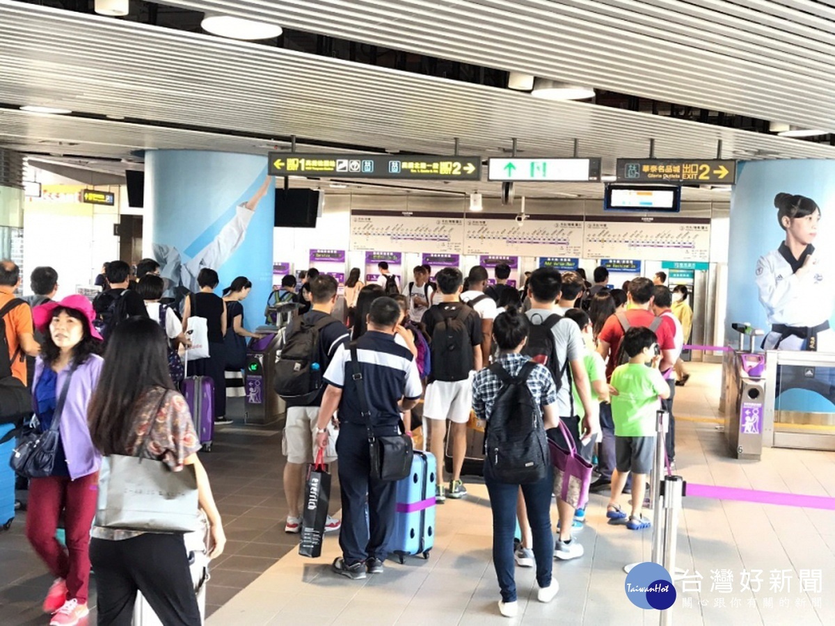 桃園機場捷運祭出多項利多措施,帶動運量的大幅成長。